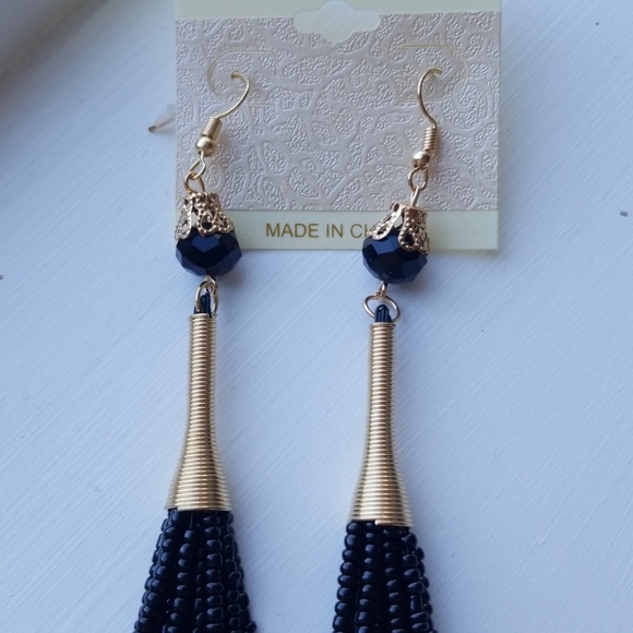 Black bead fringe earrings - Picture 4 of 4